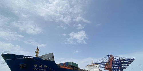 海南自贸港内外贸同船运输境内船舶首船完成保税油加注